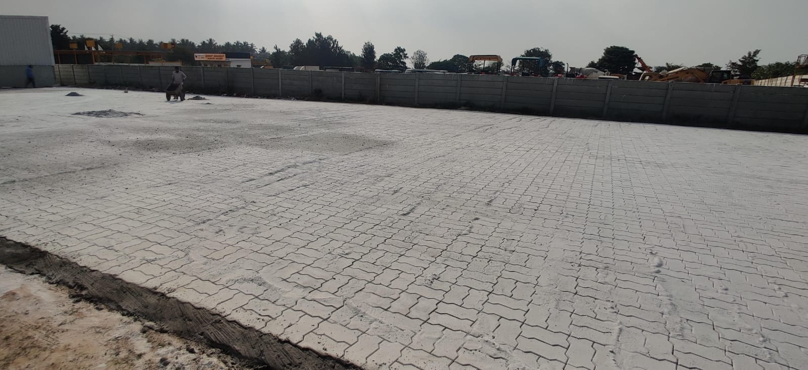 Public walkway using premium interlocking blocks