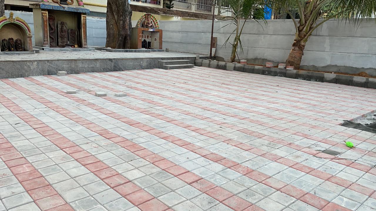 Luxury Bungalow Driveway